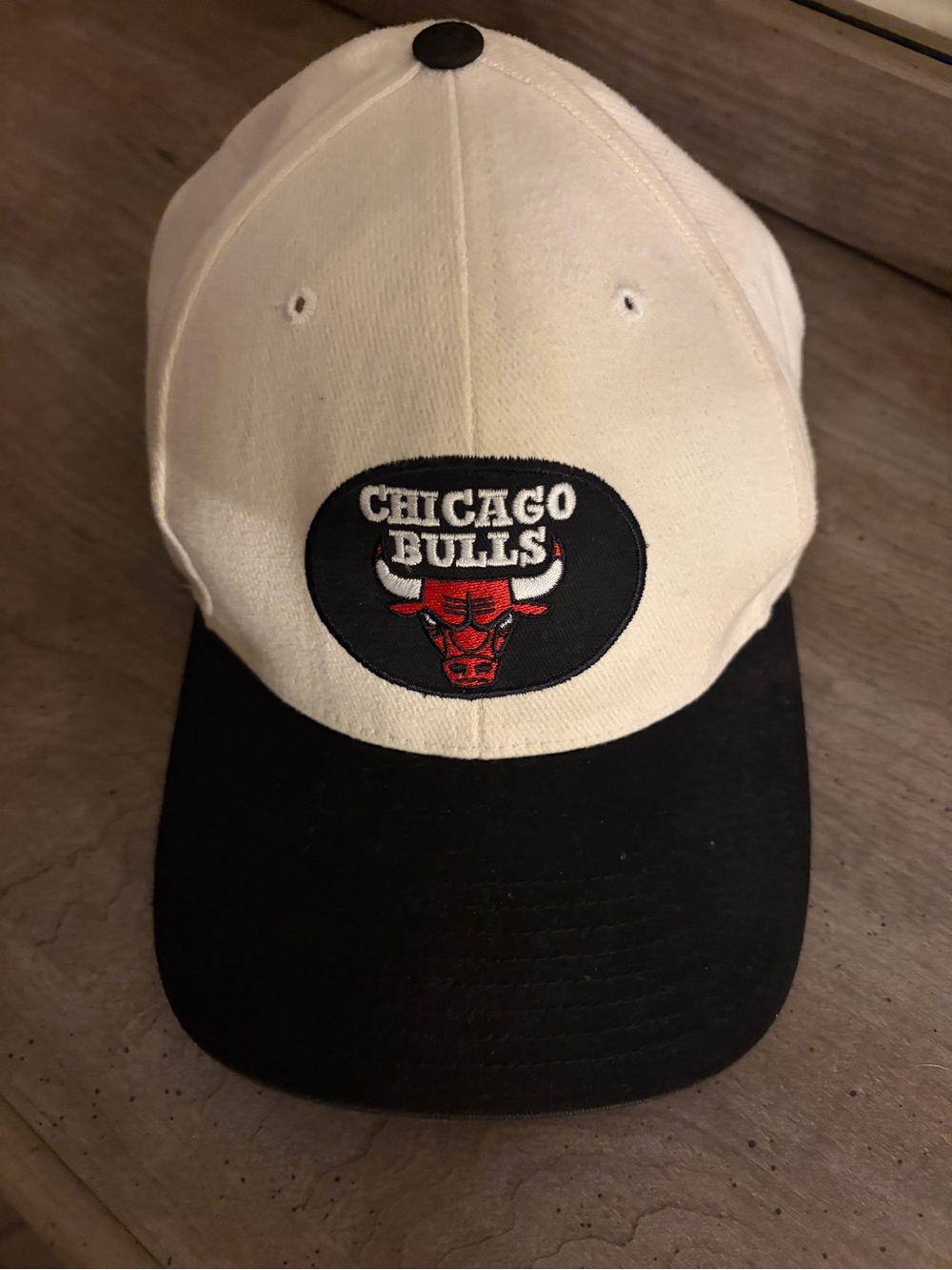 Chicago Bulls Two-Tone Logo Baseball Cap - White & Black